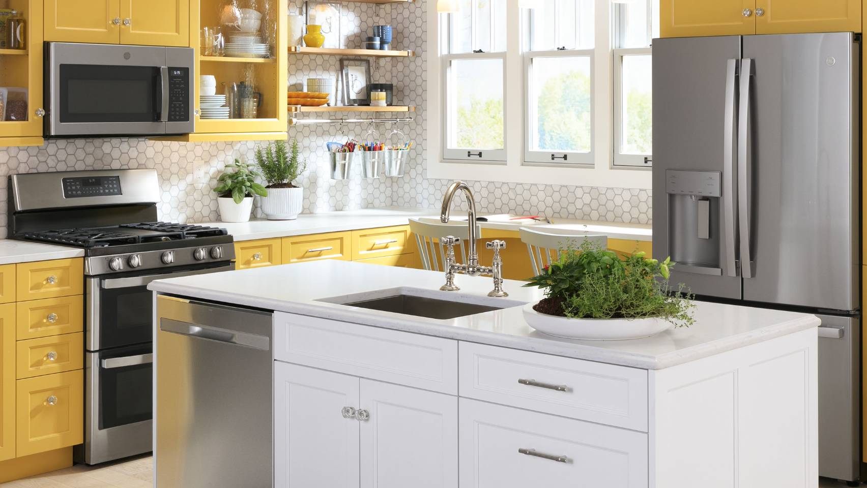 Yellow Cabinet Traditional Kitchen Design
